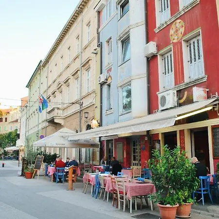 Amfora Apartment *