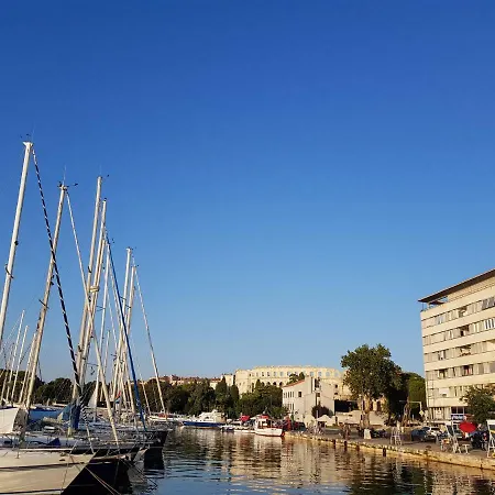 Apartman Amfora Near Arena Pula